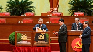 Đại hội thông qua danh sách Ban Chấp hành Trung ương Đảng khóa XIV