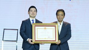 CLB bóng đá Hà Nội đón nhận Huân chương Lao động hạng Nhì