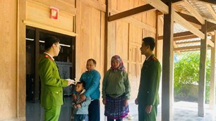 Bám bản giữ bình yên ngày bầu cử