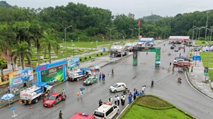 Đường đua Gymkhana nóng lên tại Quảng trường Hàm Rồng