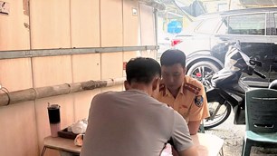 Tài xế ô tô bị phạt vì lắp thêm đèn phía sau gây chói mắt