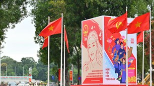 Phố phường Hà Nội rực rỡ những ngày trước thềm bầu cử