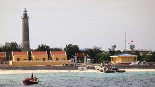 Những ánh đèn không ngủ giữa Trường Sa