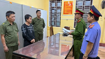 Chở con đi học rồi cuỗm dây chuyền vàng của học sinh lớp 1