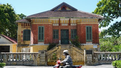 Huế: Vì sao chưa thể di dời biệt thự cổ từng được “thần đèn” khảo sát?