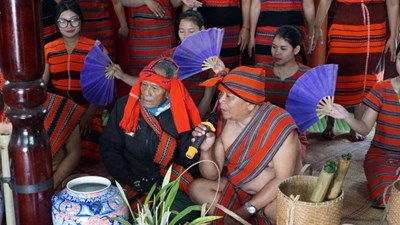 Những già làng bảo tồn văn hóa, phát triển kinh tế vùng biên giới TP. Huế