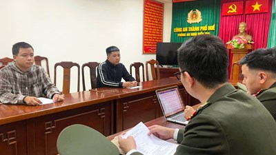 Khởi tố 2 thanh niên tàng trữ trái phép vũ khí quân dụng