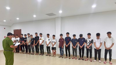 Khởi tố 14 thanh thiếu niên mang hung khí điều khiển xe máy gây rối ở Huế