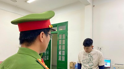 Bắt khẩn cấp người cha ôm 2 con nhỏ nhảy cầu, khiến một cháu tử vong