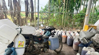 Tạm giữ hơn 1,9 tấn dầu, mỡ và nhớt thải trái phép