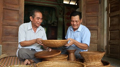 Đôi tay giữ nghề, giữ hồn văn hóa Hrê