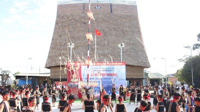 Để văn hóa truyền thống sống mãi trong cộng đồng