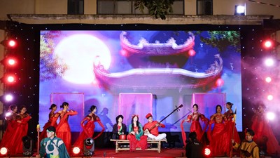 Đêm hội Sparkling Night 2025: Vẻ đẹp học sinh Chu Văn An