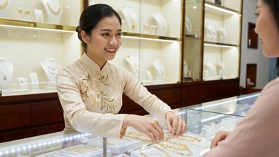 Giá vàng hôm nay 5.12: SJC giảm nhẹ, vàng thế giới dao động