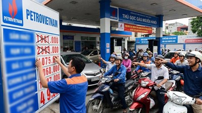 Giá xăng dầu hôm nay 26.12: Trong nước giảm sâu sau kỳ điều chỉnh