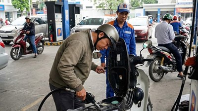 Lỡ đổ nhầm nhiên liệu, tài xế cần làm gì để tránh hỏng xe?