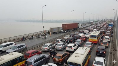 Giao thông Hà Nội sáng 23.1: Cầu Thăng Long và loạt trục chính “đứng hình”
