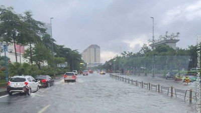 Giao thông Hà Nội sáng 15.9: Võ Chí Công, Núi Trúc ngập, Vành đai 2 ùn kéo dài