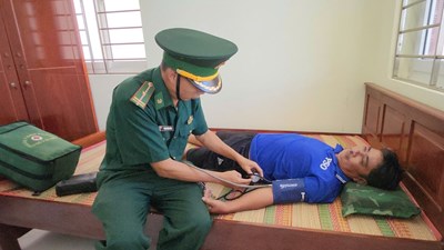 Tàu cá Cần Thơ cứu vớt thành công 4 ngư dân gặp nạn trên biển