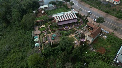 Quán cà phê Trạm Mây ở Măng Đen: Xử phạt rồi, vì sao vẫn tồn tại?