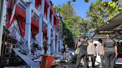 Động đất 7,4 độ richter tại Indonesia, cảnh báo sóng thần diện rộng