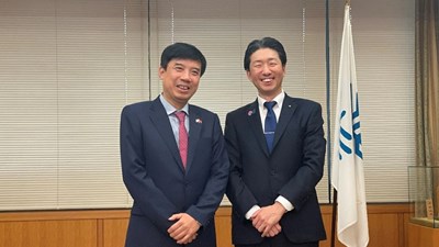 Tổng lãnh sự Việt Nam tại Osaka Nguyễn Trường Sơn chào xã giao các đối tác Nhật Bản nhân dịp nhận nhiệm vụ công tác