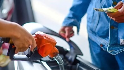 Người mua được lợi gì khi doanh nghiệp tự quyết giá xăng dầu?