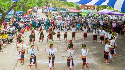 Nếp nhà là điểm tựa của bản sắc Ca Dong