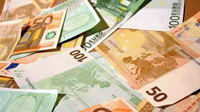 Giá euro xuống dưới 30.000 đồng, ai được lợi?