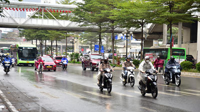 Dự báo thời tiết 2.4: Bắc Bộ sáng mưa, Trung Bộ nắng nóng