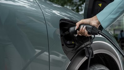 Geely đối đầu BYD trong cuộc đua sạc nhanh