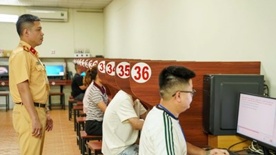  Bằng lái ô tô hết hạn dưới 30 ngày: Không phải thi lại lý thuyết