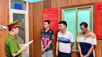 Quảng Ninh: Bắt khẩn cấp 2 đối tượng do liên quan đến ma túy