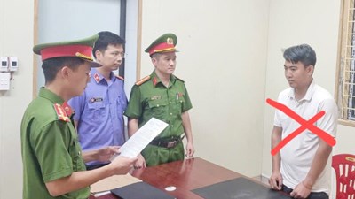 Khởi tố đối tượng lạng lách, chống đối cảnh sát giao thông