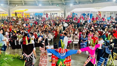 Khi sắc màu văn hóa Việt Nam thắp sáng diễn đàn các dân tộc bản địa