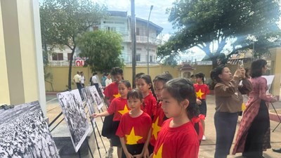 Cộng đồng người Việt tại Lào hướng về Chủ tịch Hồ Chí Minh