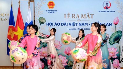 Gìn giữ hồn Việt trên đất Phần Lan qua tà áo dài truyền thống