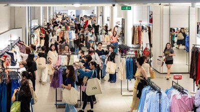  Vincom Red Sale 2026 khởi động “đường đua” mua sắm lớn với loạt ưu đãi tới 70%