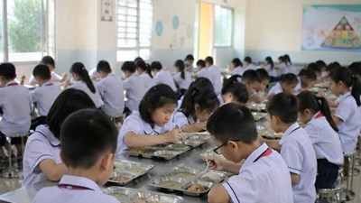 Từ năm học 2026-2027, học sinh tiểu học Hà Nội được hỗ trợ mức ăn bán trú thế nào?
