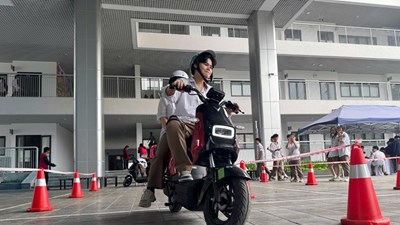 Học sinh 15 đến 17 tuổi được lái xe gì đến trường? Những quy định cần biết