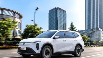 VF MPV 7 biến khoang xe 7 chỗ thành không gian công nghệ cho cả gia đình