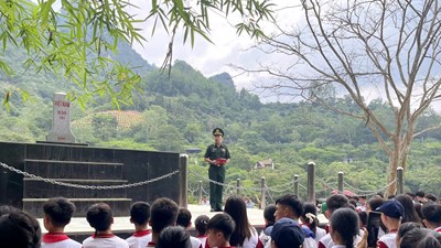 Nâng cao ý thức bảo vệ đường biên cho học sinh vùng cao