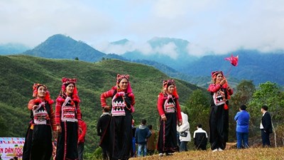 Về xã biên giới Sín Thầu vui Tết “Hồ Sự Chà” với người Hà Nhì