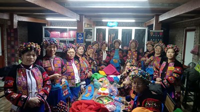 Người Lô Lô ở Mèo Vạc tích cực gìn giữ nghề làm trang phục truyền thống