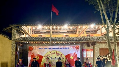 Đồng bào vùng cao Lũng Cú rộn ràng đón Tết Bính Ngọ