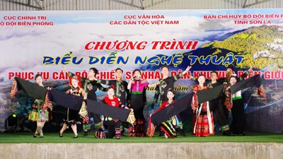 Biểu diễn nghệ thuật phục vụ cán bộ, chiến sĩ, nhân dân biên giới