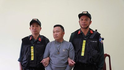 Khởi tố, bắt tạm giam một đối tượng về tội sản xuất, buôn bán hàng cấm