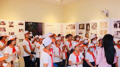 Tăng cường giáo dục truyền thống cách mạng, bồi dưỡng lý tưởng cho thế hệ trẻ