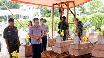Động viên lực lượng lấy mẫu ADN tại Nghĩa trang Liệt sĩ Him Lam và Tông Khao