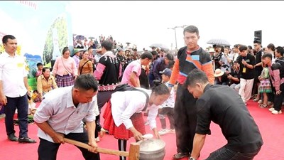 Lóng Sập rực rỡ sắc màu biên giới chào đón du khách dịp lễ 2.9